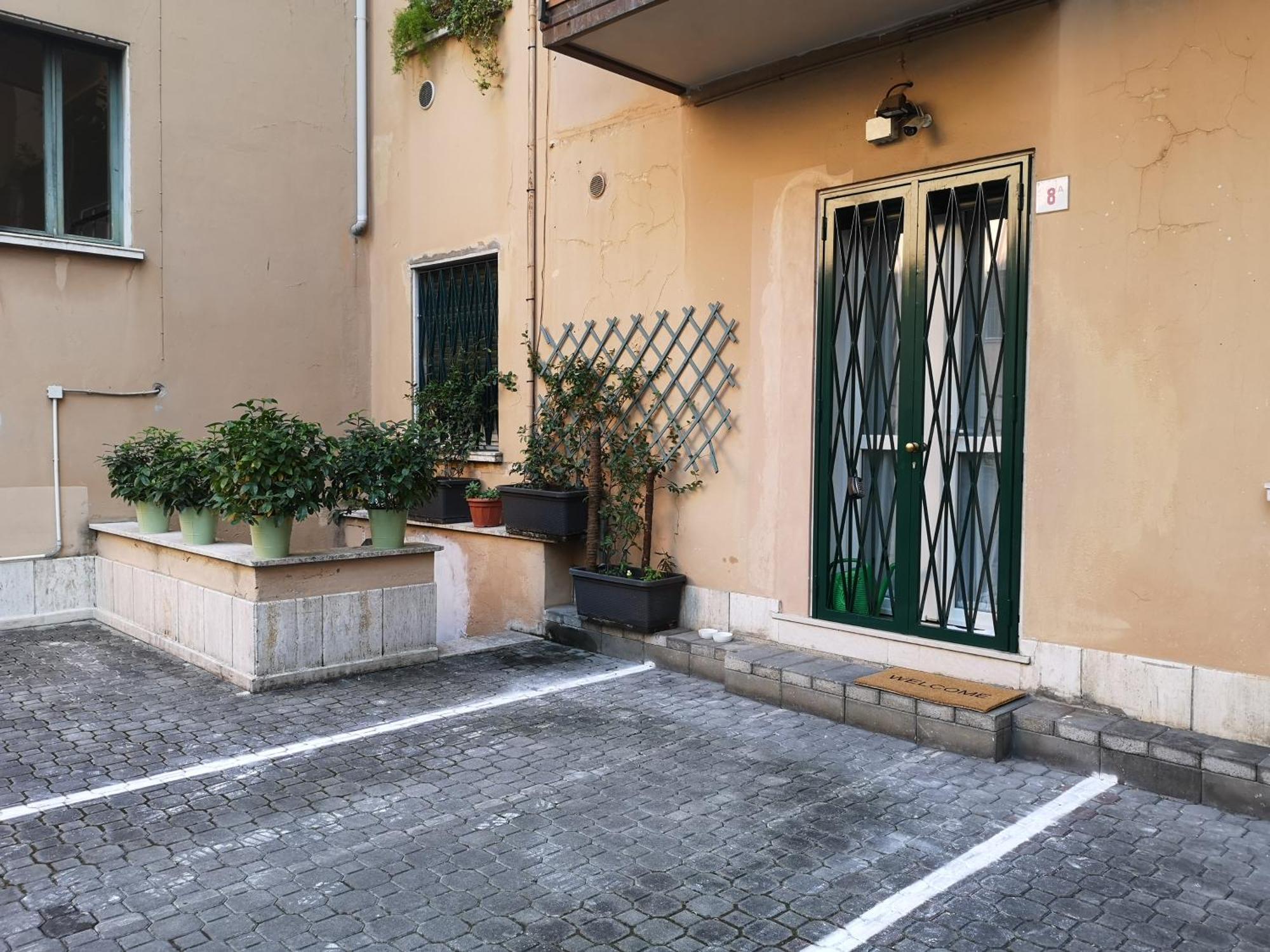 Holiday Apartment - Brescia Centro - Parcheggio Privato Exterior photo