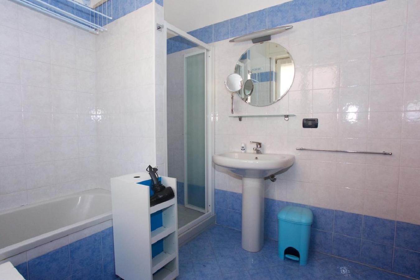 Holiday Apartment - Brescia Centro - Parcheggio Privato Exterior photo